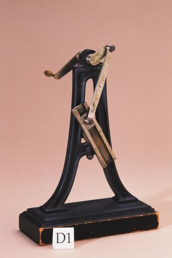 Slider Crank Linkage With Variable Angle Slider